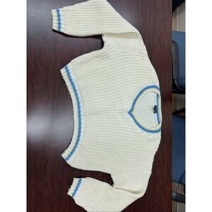 PrettyLittleThing Cream V-Neck Cropped Boyfriend Sweater Size Small